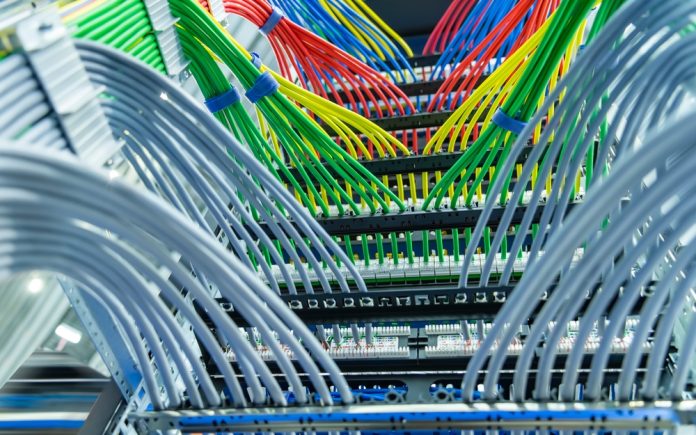 Află diferențele dintre cablurile de rețea UTP și FTP, de la Cat5 la Cat8
