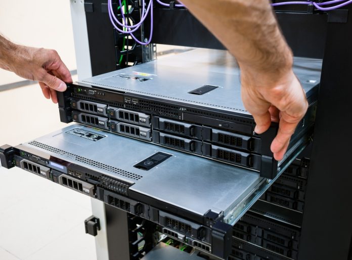 Diferențele dintre un server tower și un server rackabil