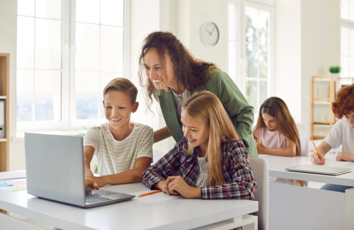 Cum poate digitalizarea îmbunătăți procesul de învățare?