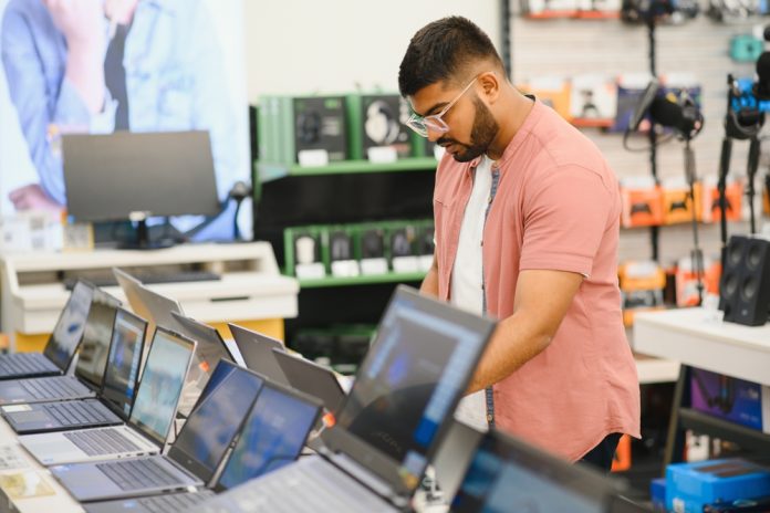Analiză obiectivă între laptopurile Lenovo și DeLL pentru instituțiile publice
