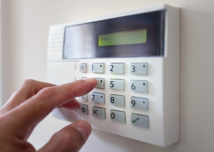 Un sistem de alarmă eficient ține departe spargerile din instituții publice